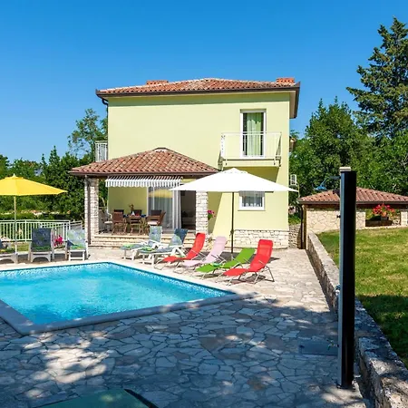 Ester - Private Pool Escape For 8 - Happy لابين