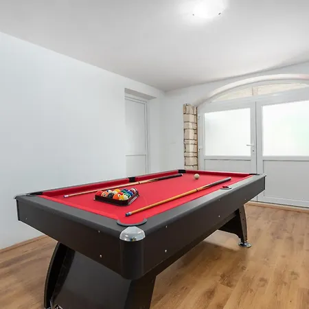 Ester - Private Pool Escape For 8 - Happy بيت للعطل